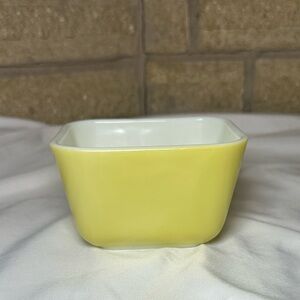 Vintage PYREX 1 1/2 cup Bowl NO LID Yellow